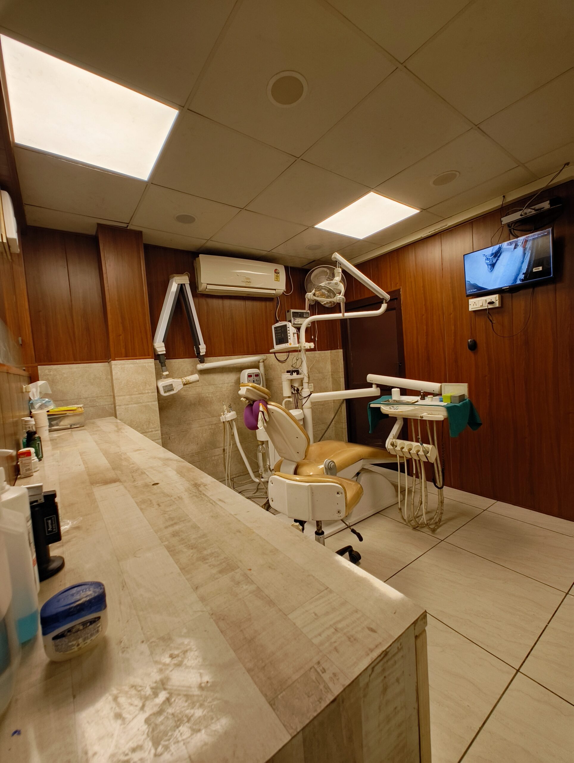 Modern dental treatment room at Gupta Dental Clinic